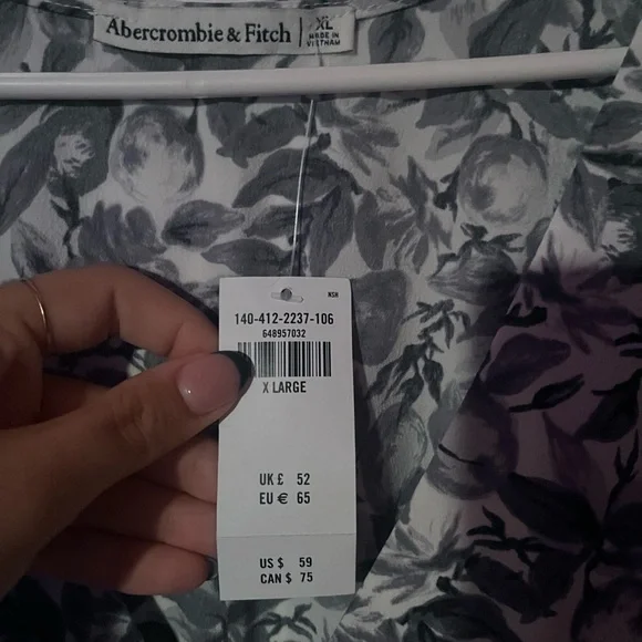 Abercrombie + Fitch Floral Blue, Gray and White Women's Top - Picture 4 of 5